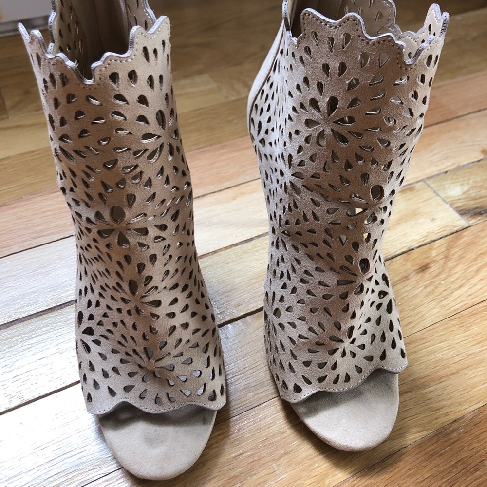 Can’t wear high heels due to foot problem.